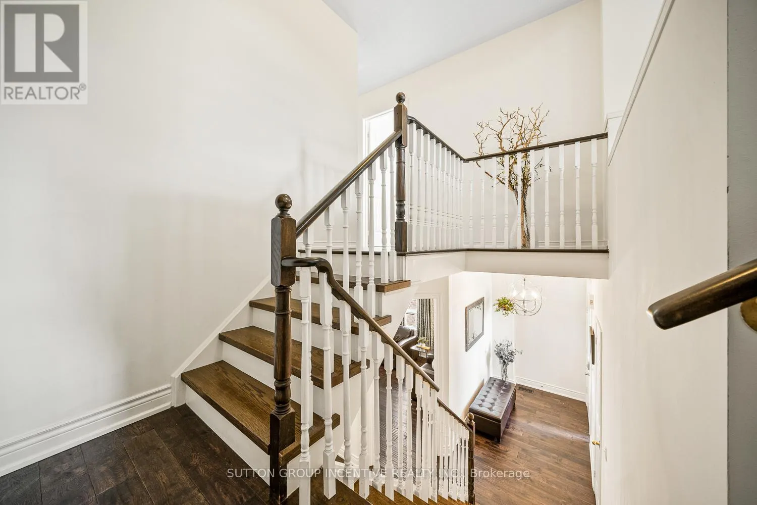 432 WOODSMERE CRESCENT