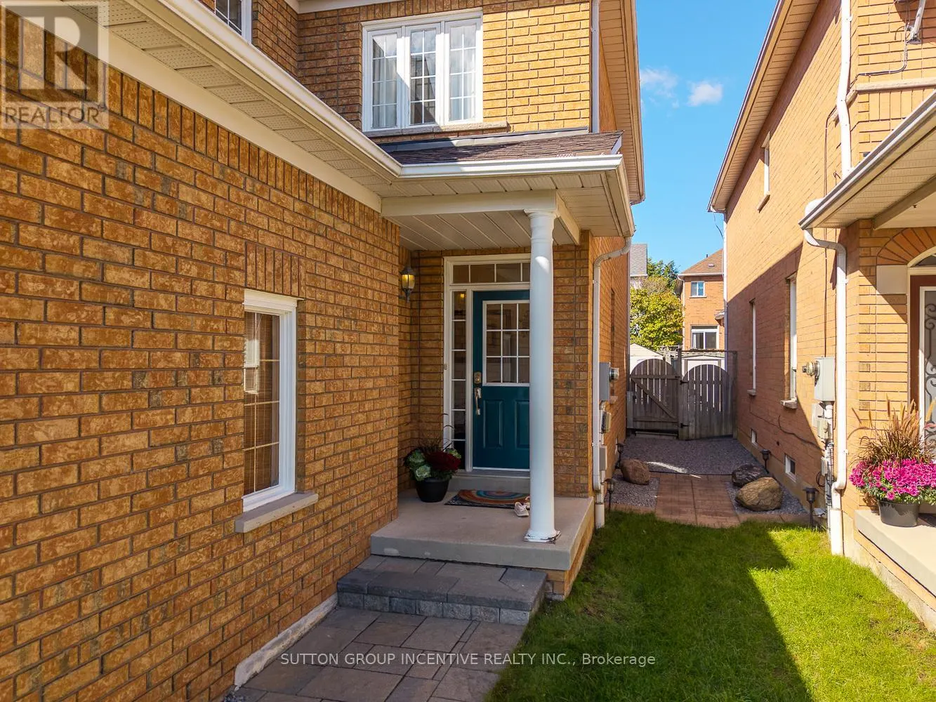432 WOODSMERE CRESCENT