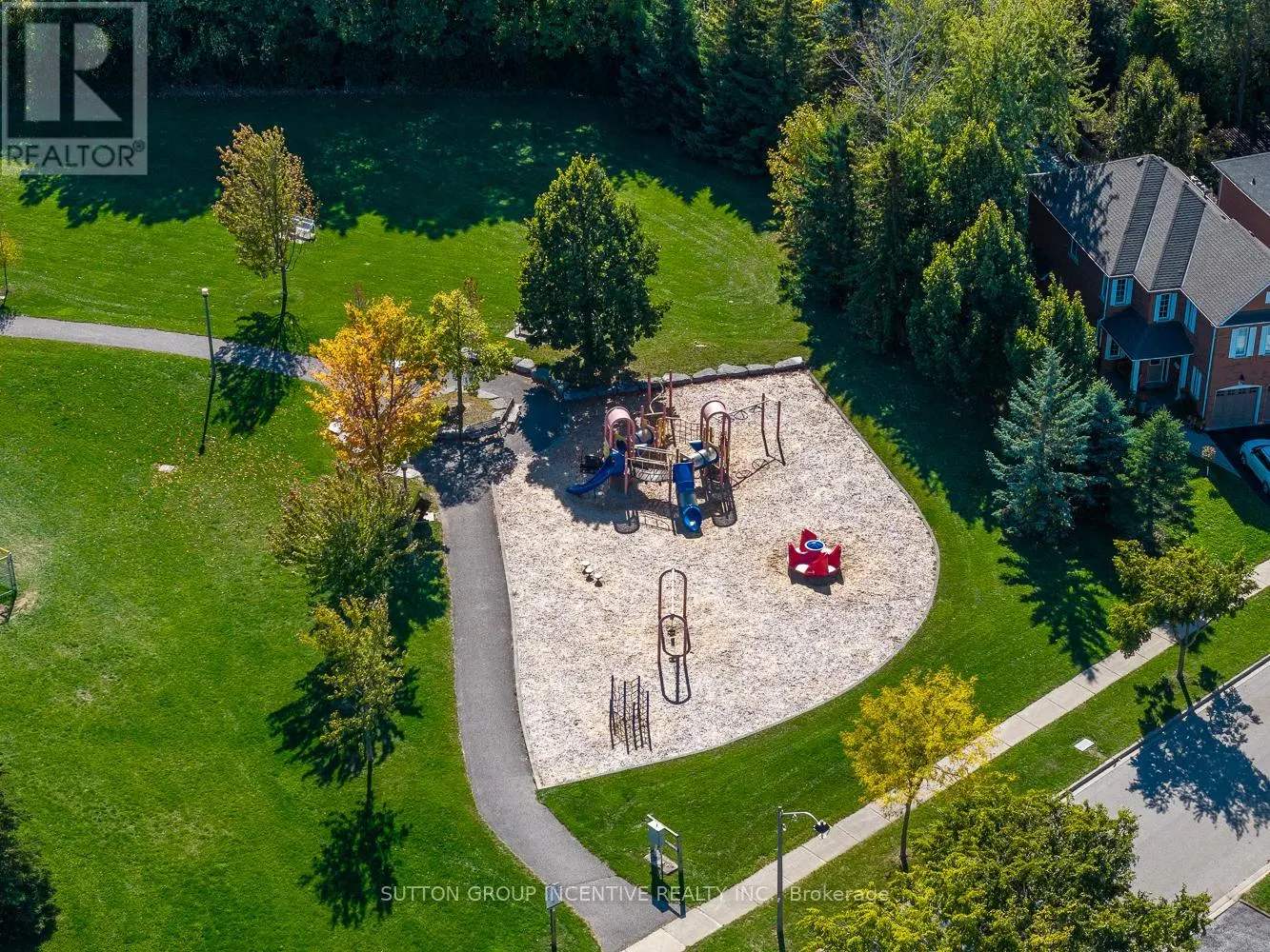 432 WOODSMERE CRESCENT