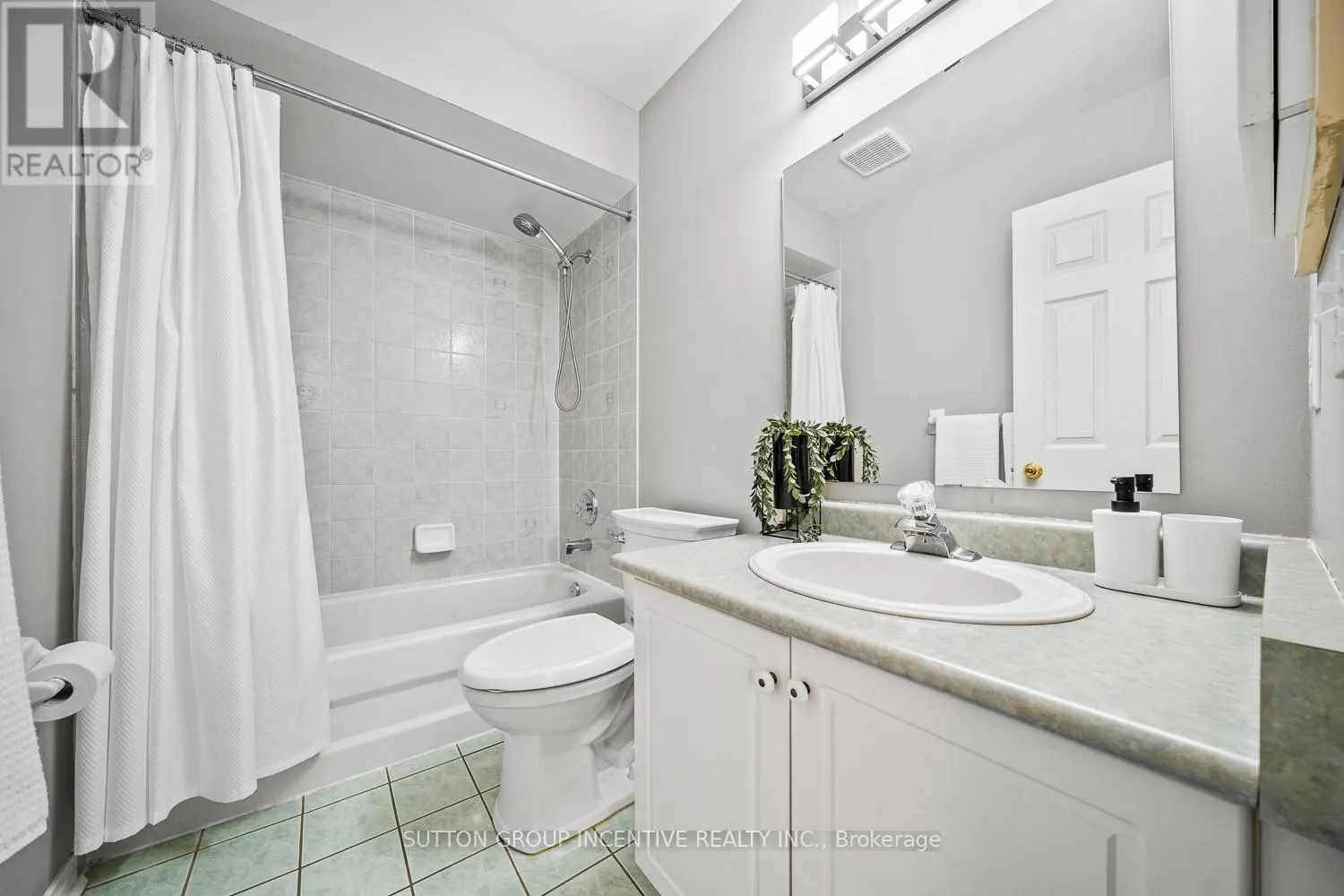 432 WOODSMERE CRESCENT