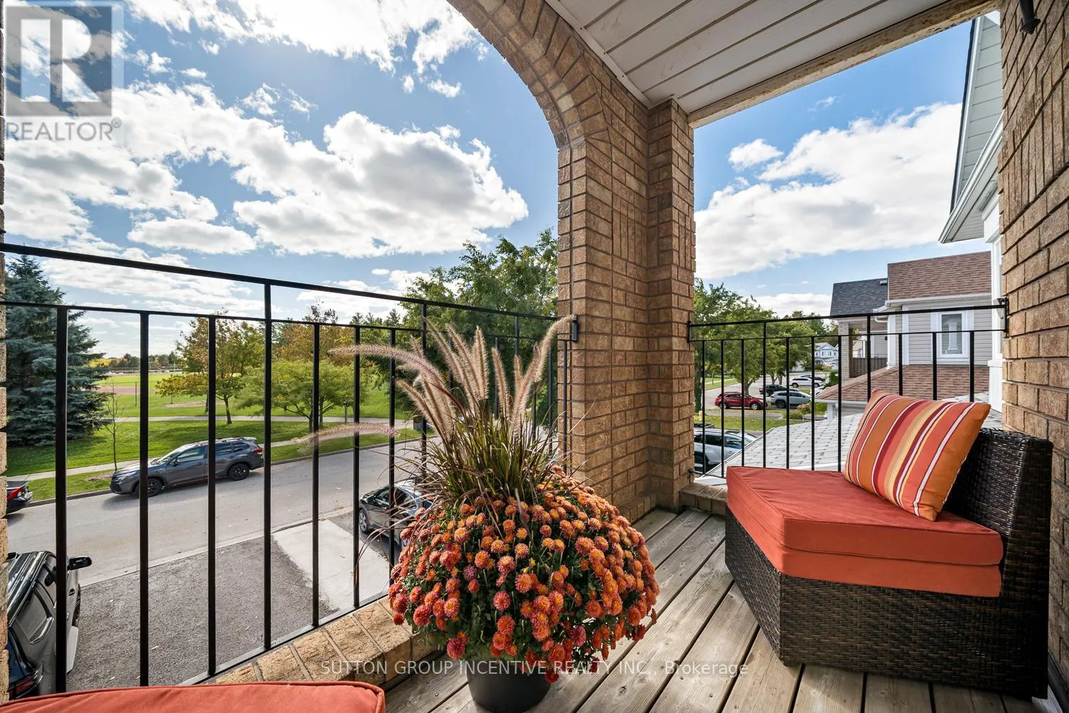 432 WOODSMERE CRESCENT