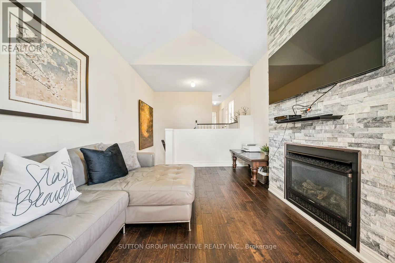432 WOODSMERE CRESCENT