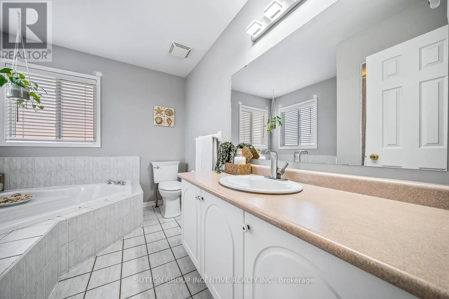 432 WOODSMERE CRESCENT