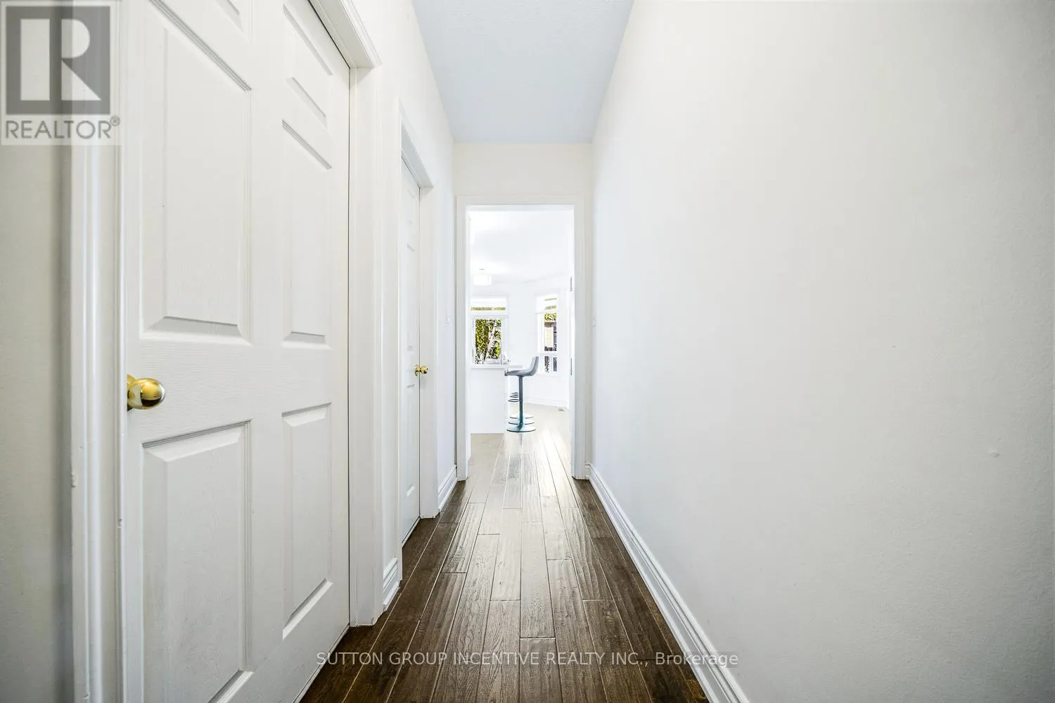 432 WOODSMERE CRESCENT