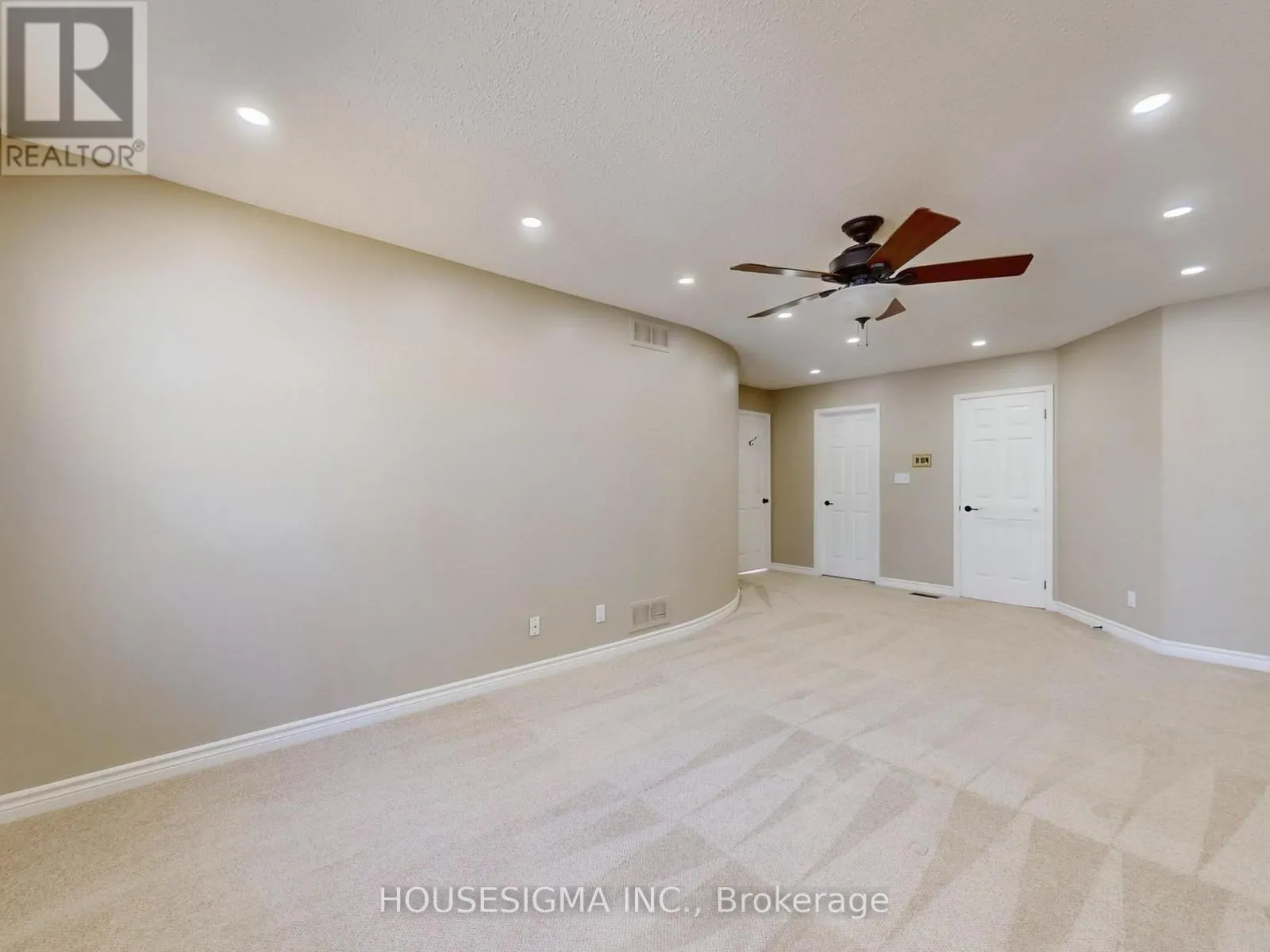 952 PEGGOTY CIRCLE