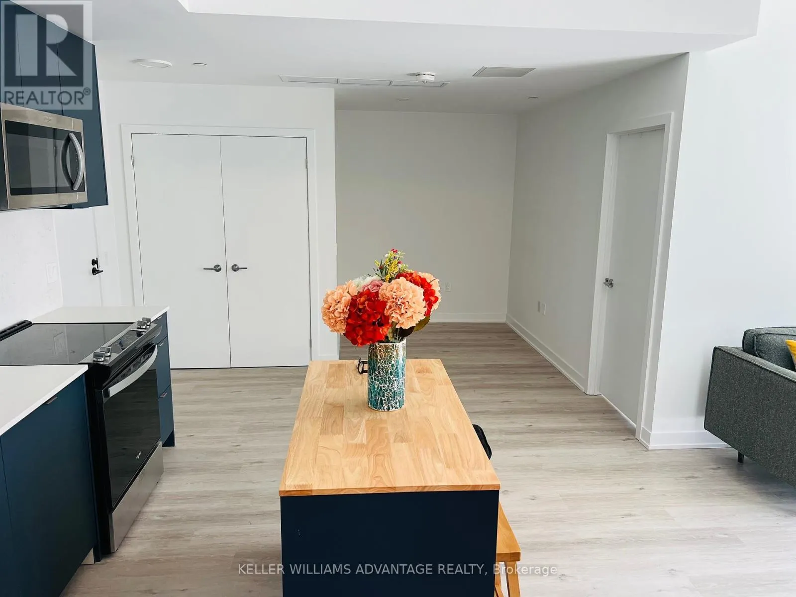 PH-511 B - 1604 CHARLES STREET E