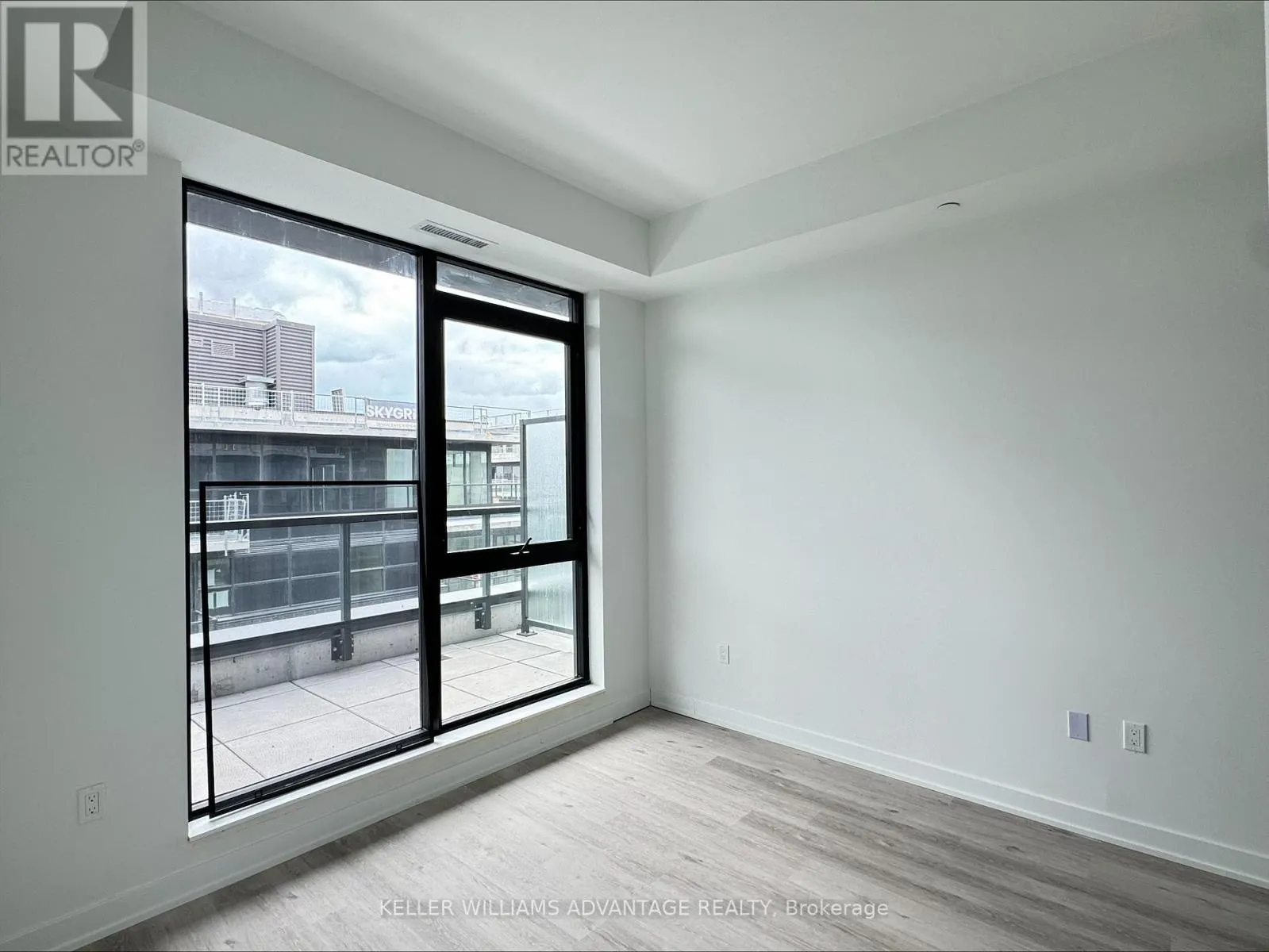 PH-511 B - 1604 CHARLES STREET E
