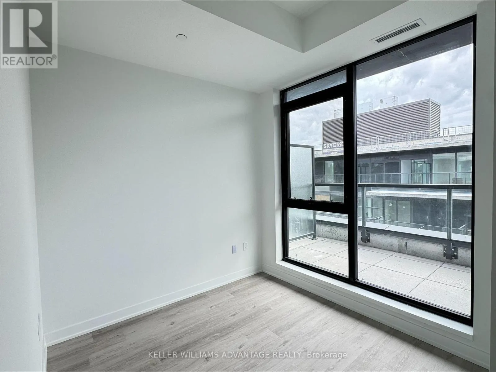 PH-511 B - 1604 CHARLES STREET E