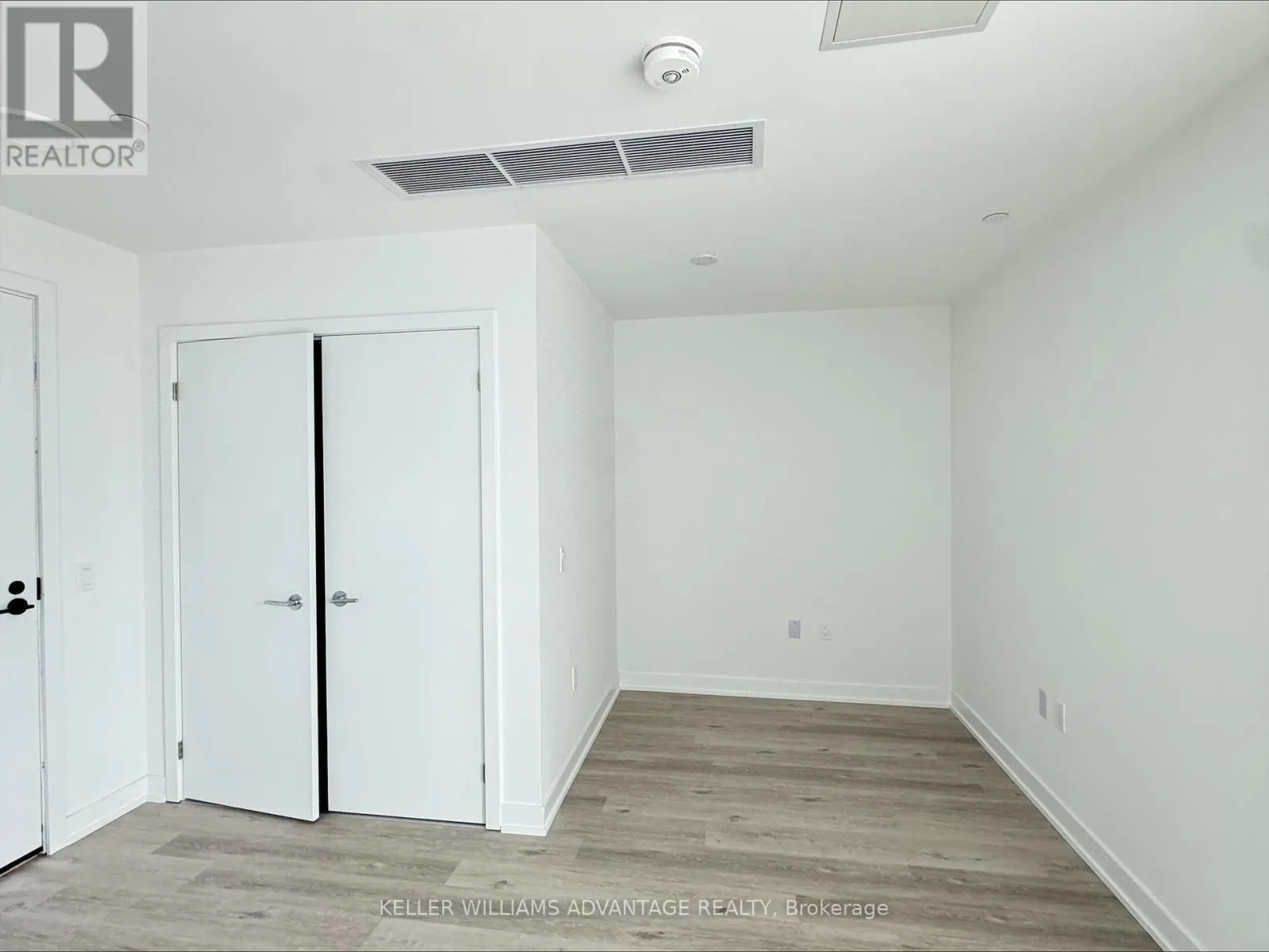 PH-511 B - 1604 CHARLES STREET E