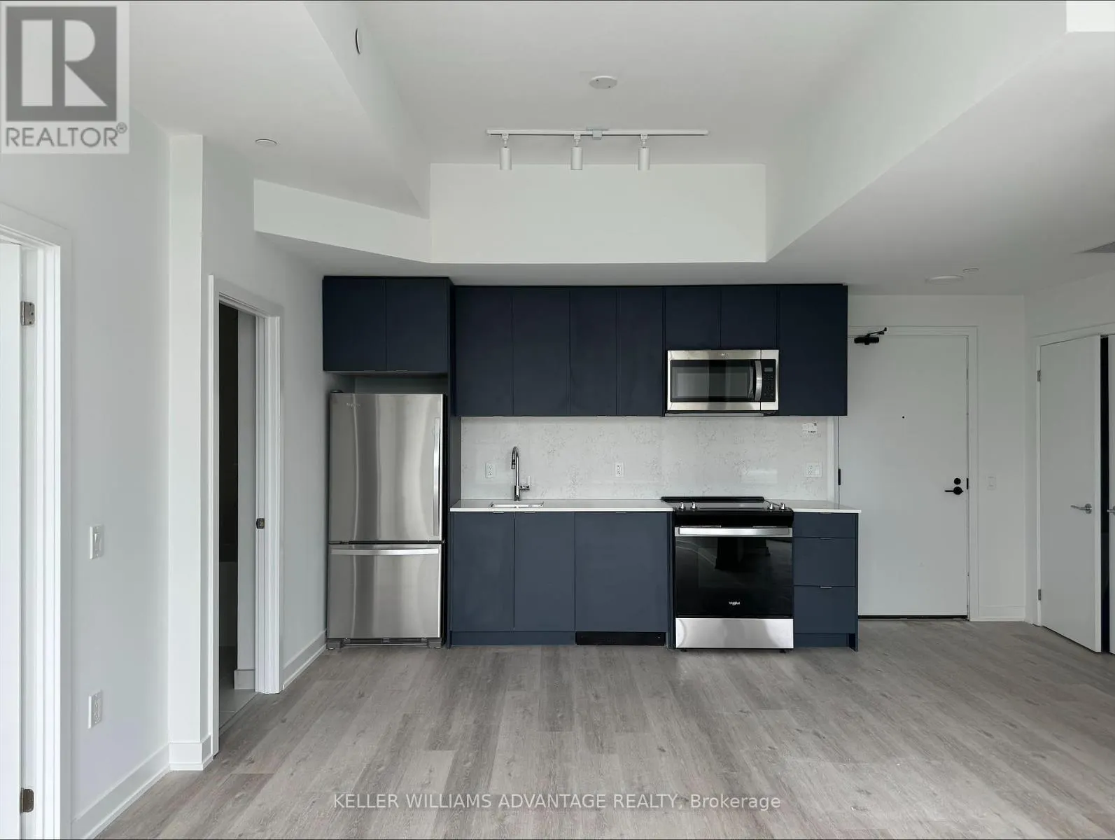 PH-511 B - 1604 CHARLES STREET E