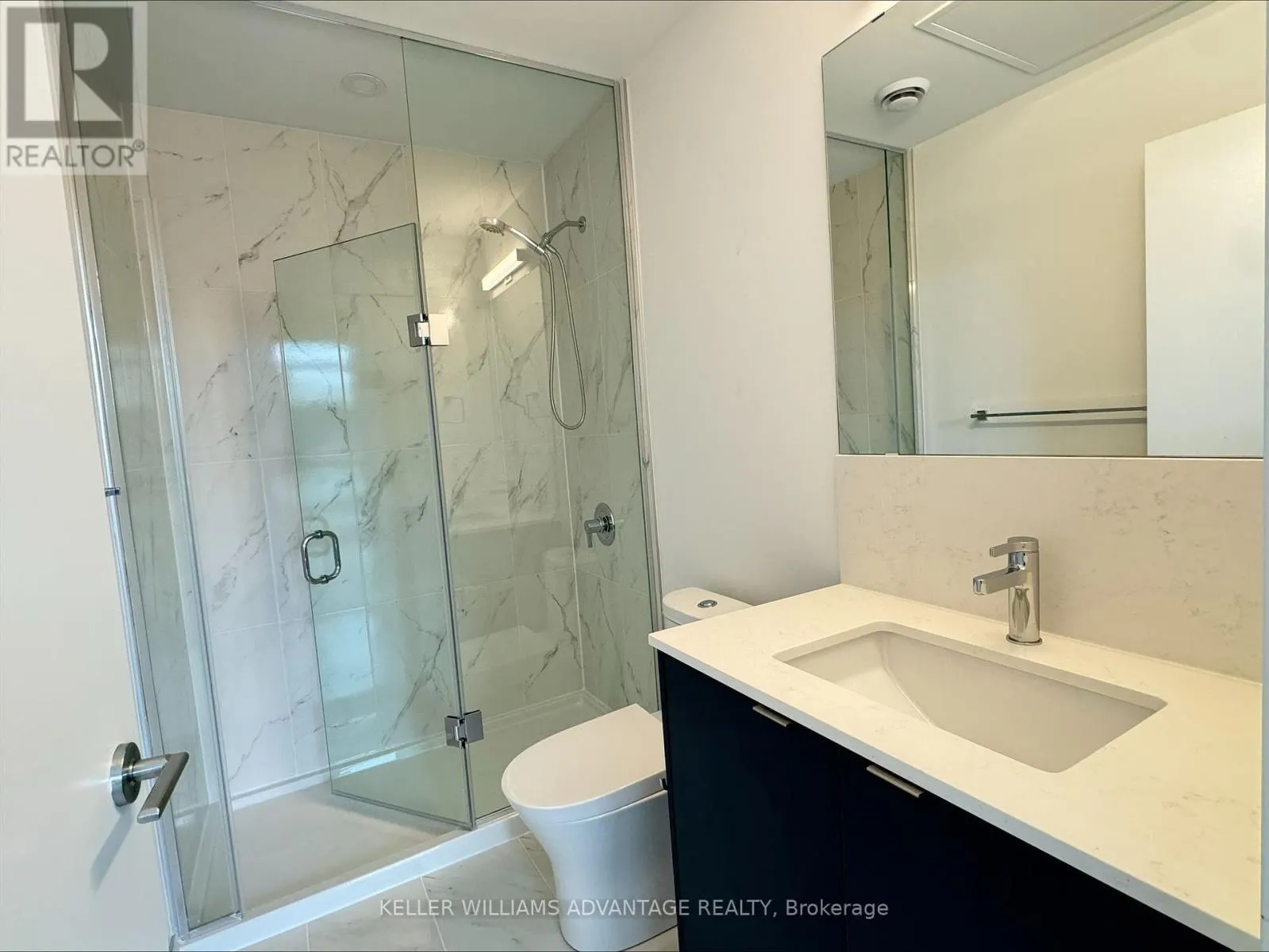PH-511 B - 1604 CHARLES STREET E
