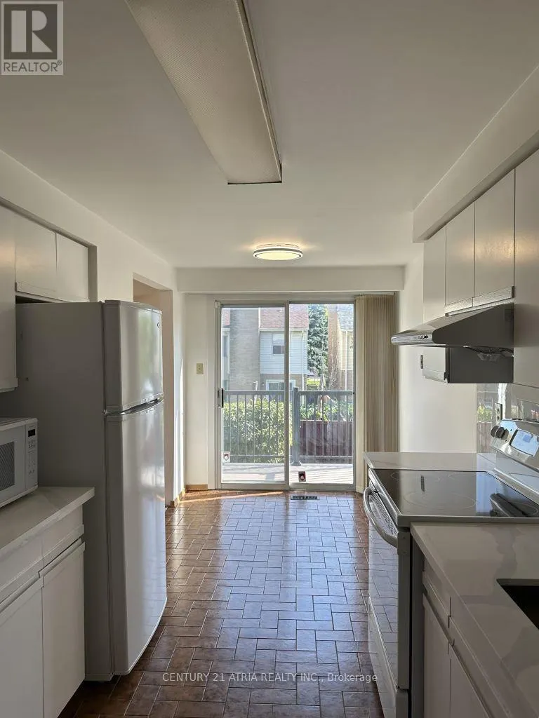 85 SANDYHOOK SQUARE