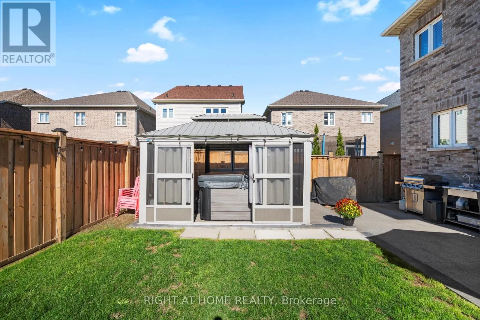4 BILL HUTCHINSON CRESCENT
