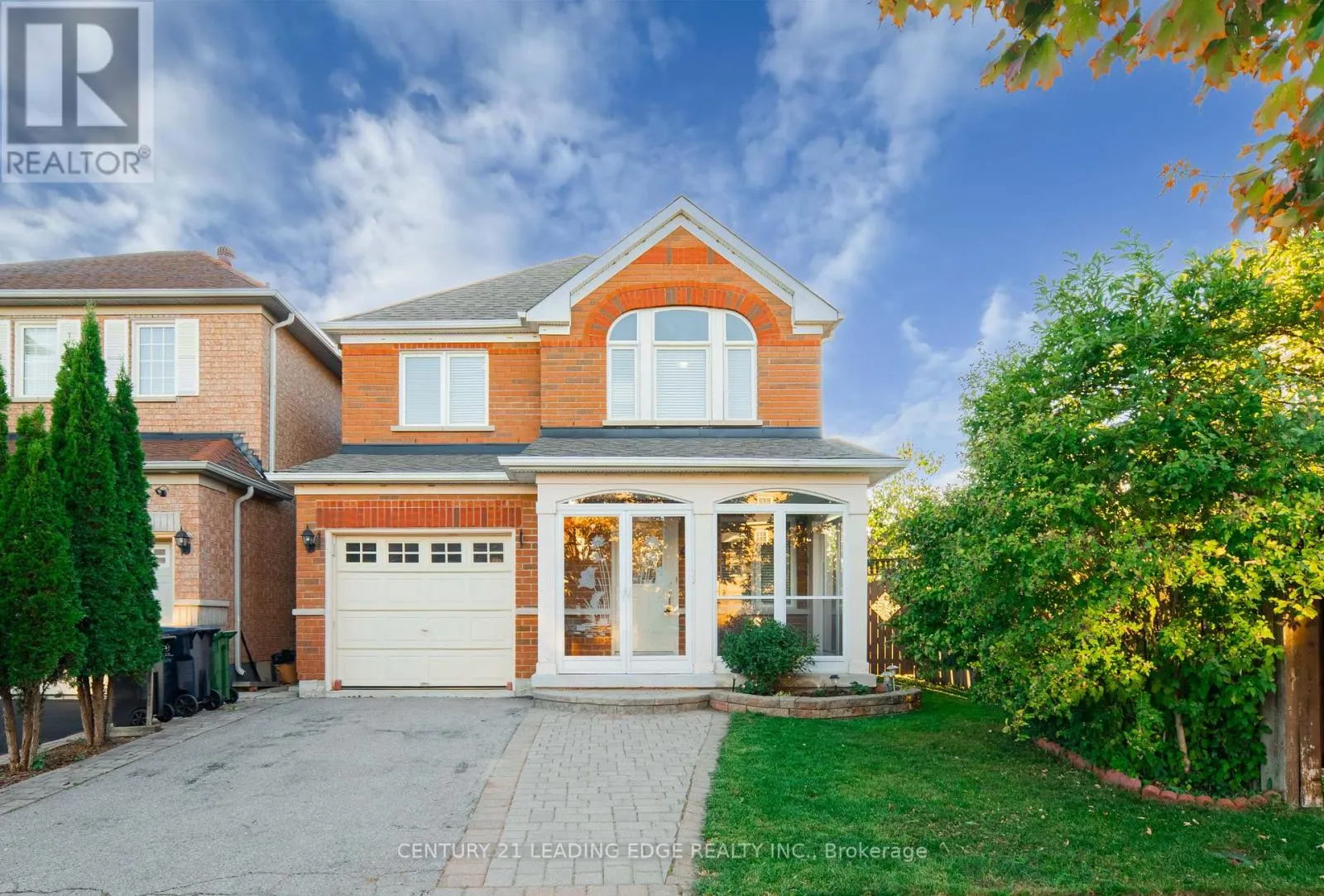 4 GLACIER CRESCENT