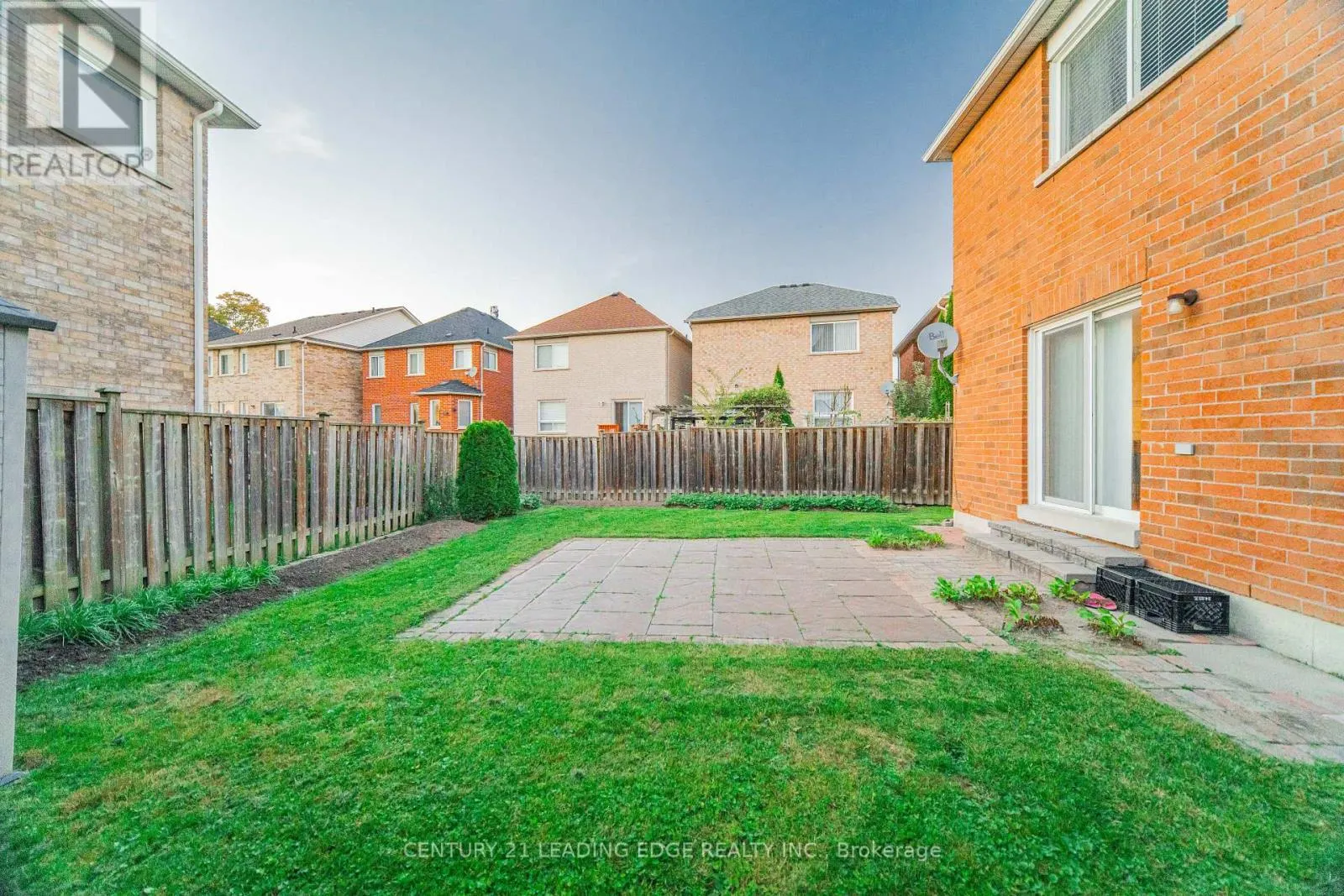 4 GLACIER CRESCENT