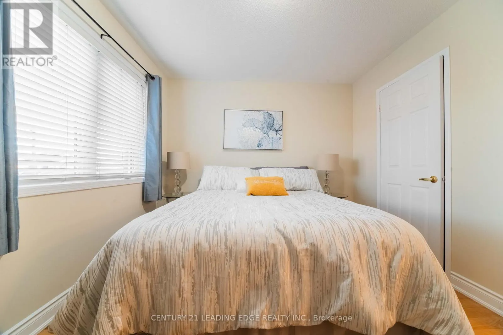 4 GLACIER CRESCENT