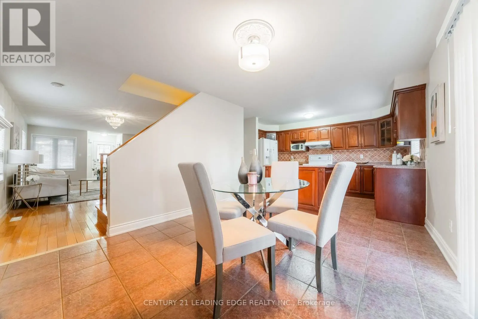 4 GLACIER CRESCENT