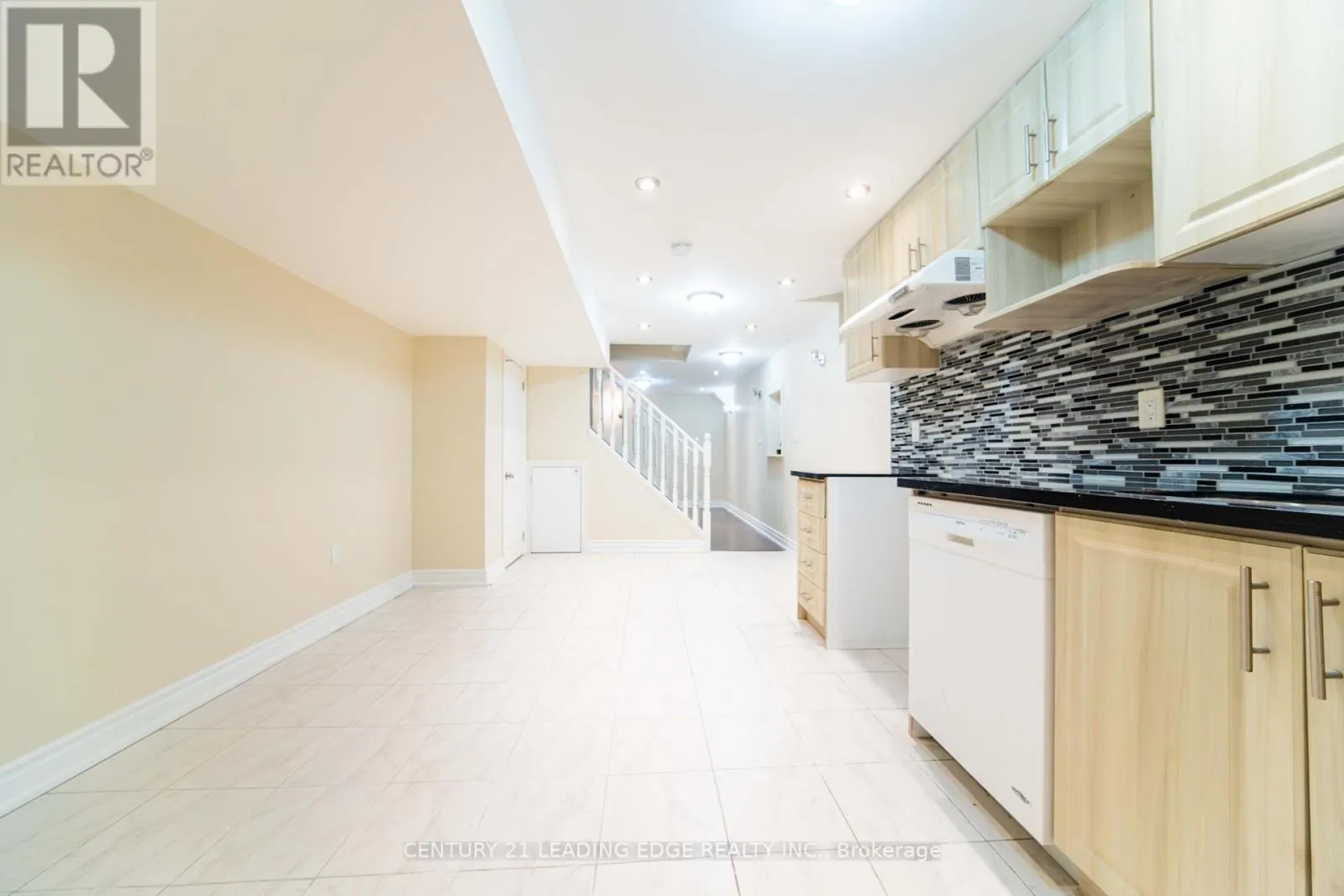 4 GLACIER CRESCENT