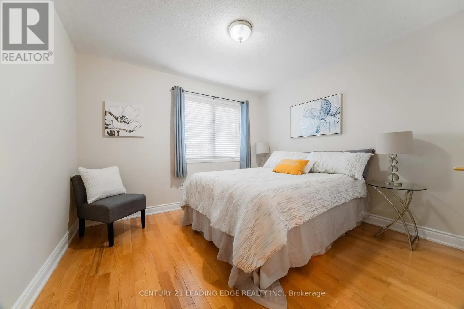 4 GLACIER CRESCENT
