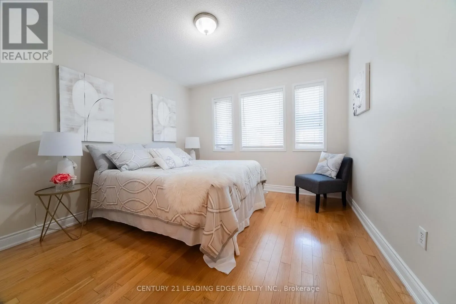 4 GLACIER CRESCENT