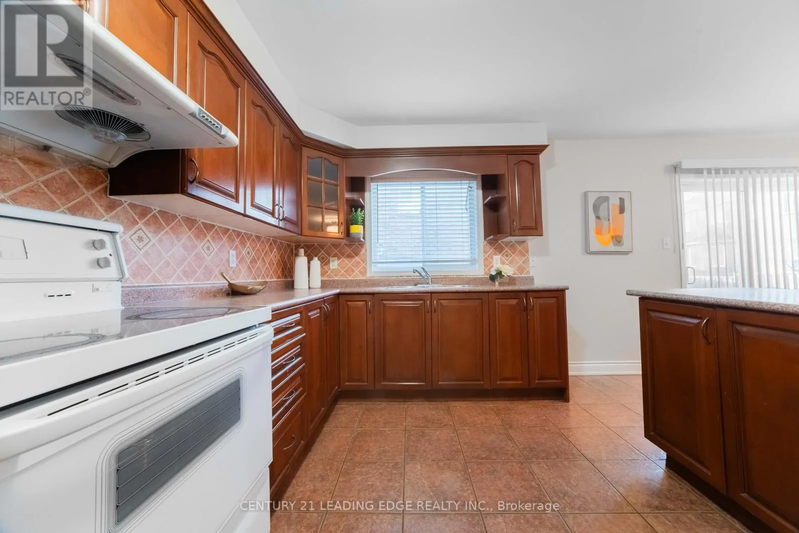 4 GLACIER CRESCENT
