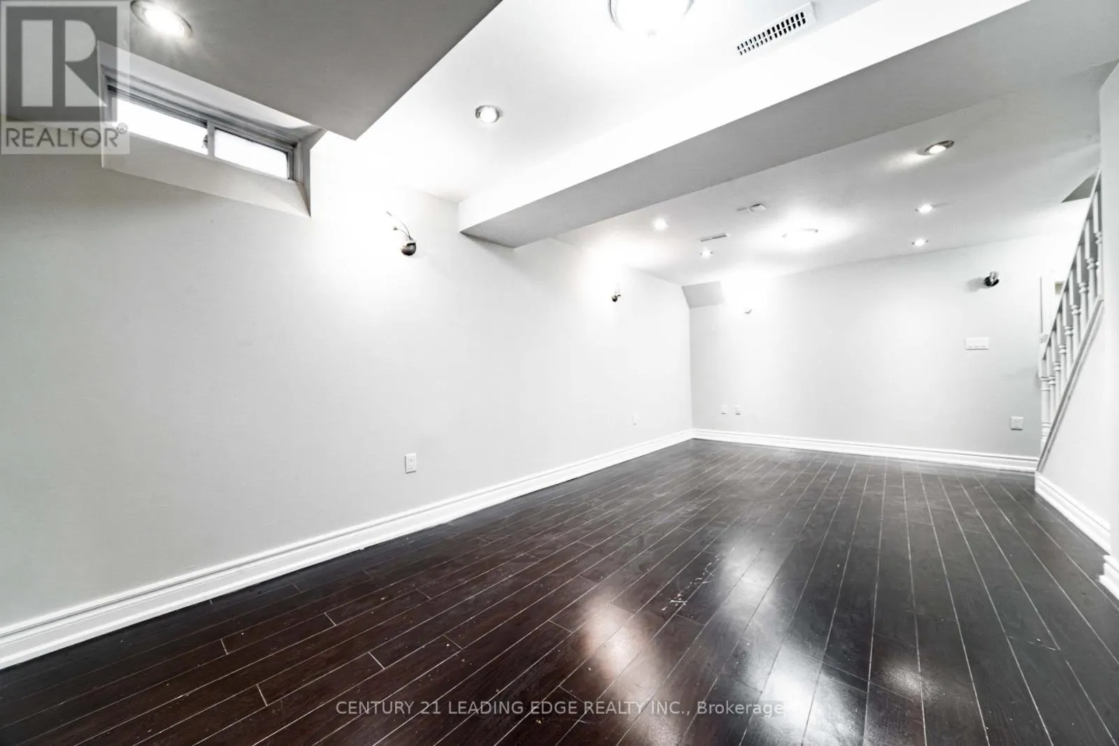 4 GLACIER CRESCENT