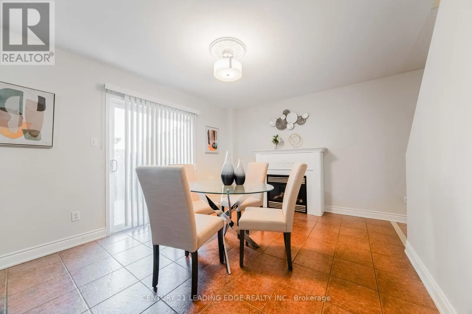 4 GLACIER CRESCENT