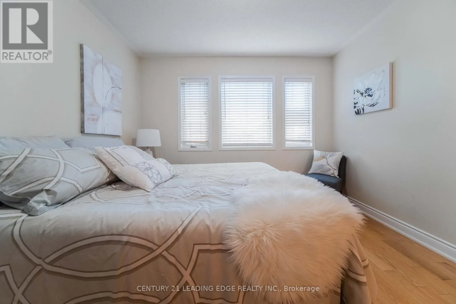 4 GLACIER CRESCENT
