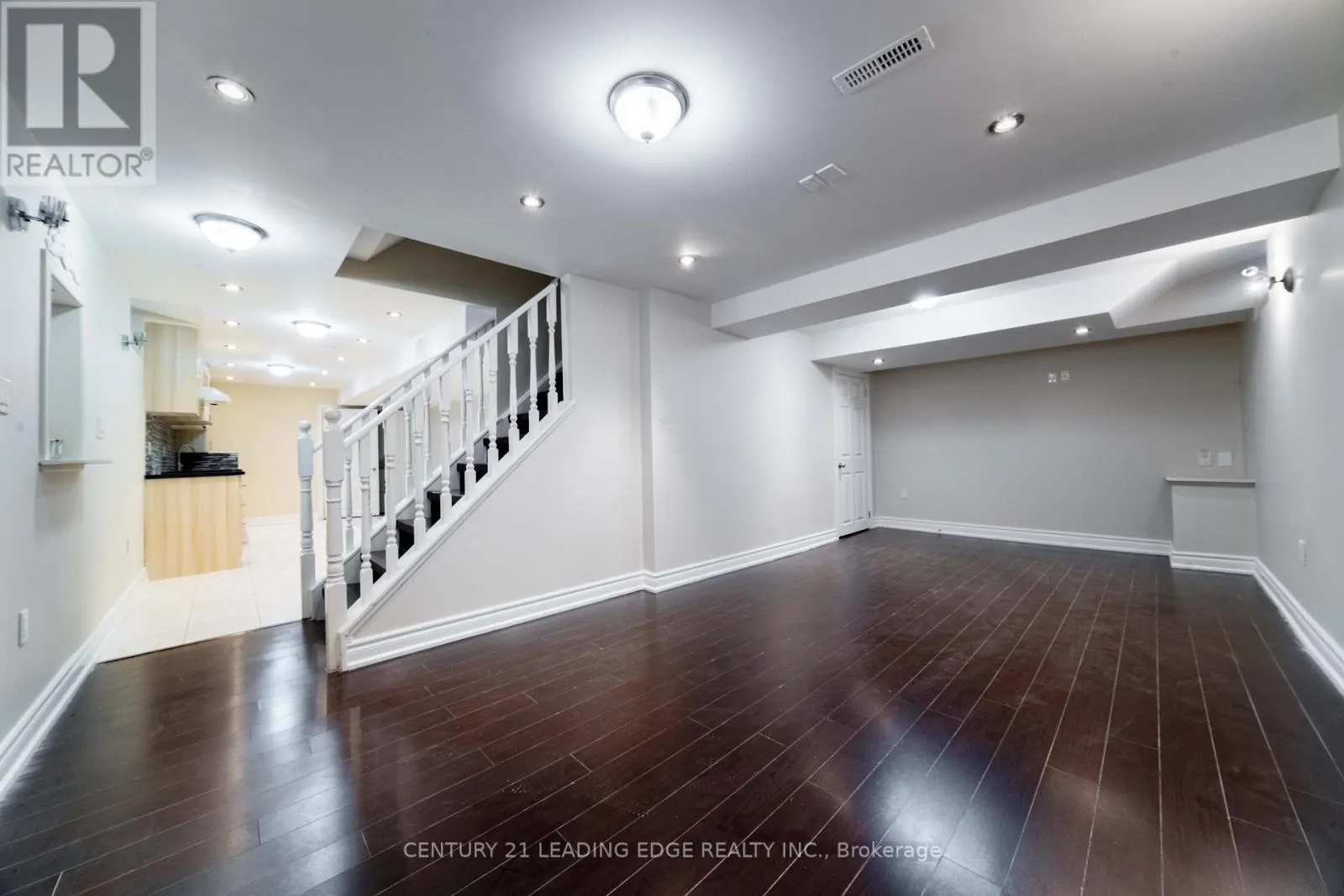 4 GLACIER CRESCENT
