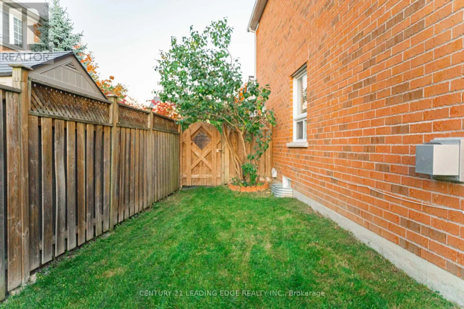 4 GLACIER CRESCENT