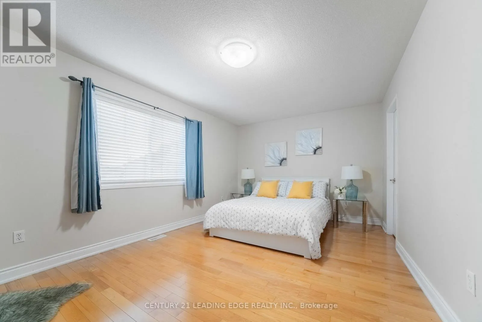 4 GLACIER CRESCENT