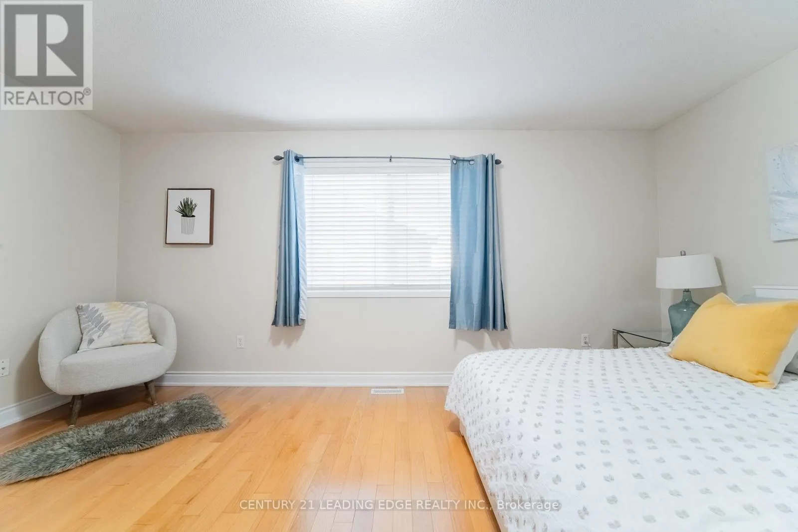 4 GLACIER CRESCENT