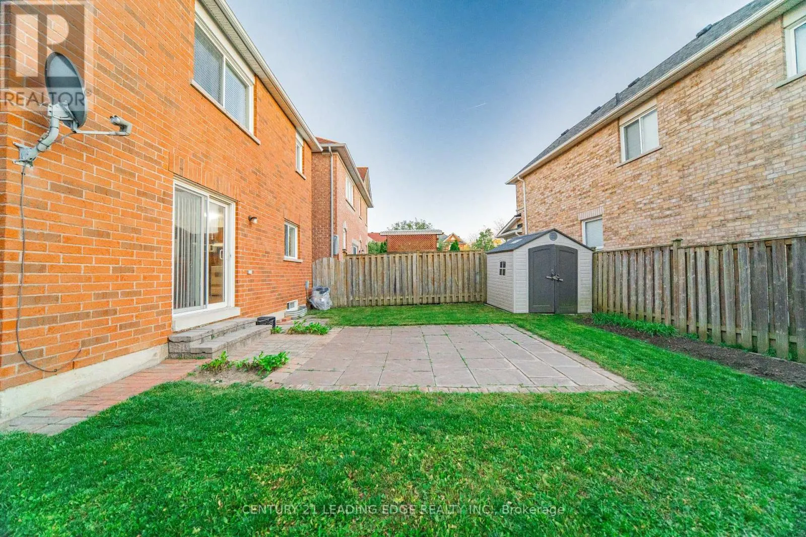 4 GLACIER CRESCENT