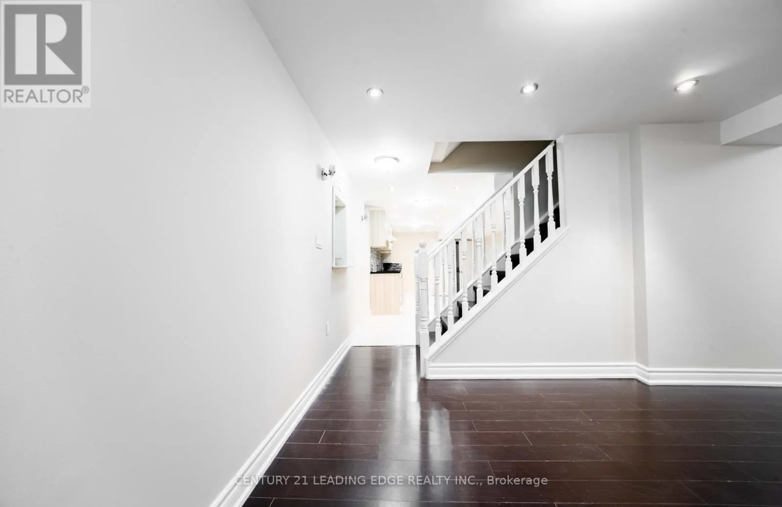 4 GLACIER CRESCENT