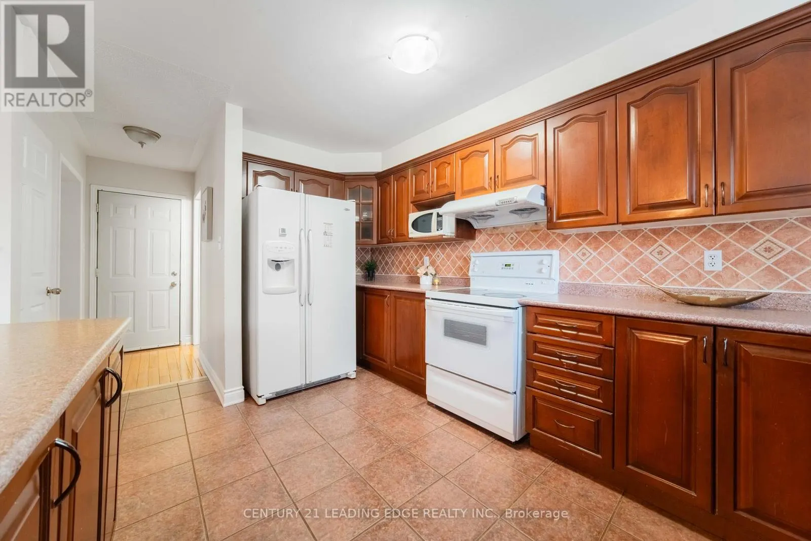 4 GLACIER CRESCENT