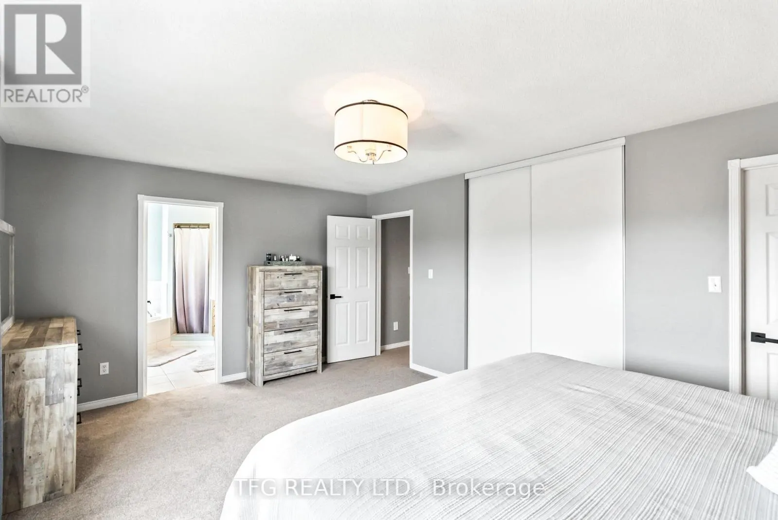 1187 ASHGROVE CRESCENT