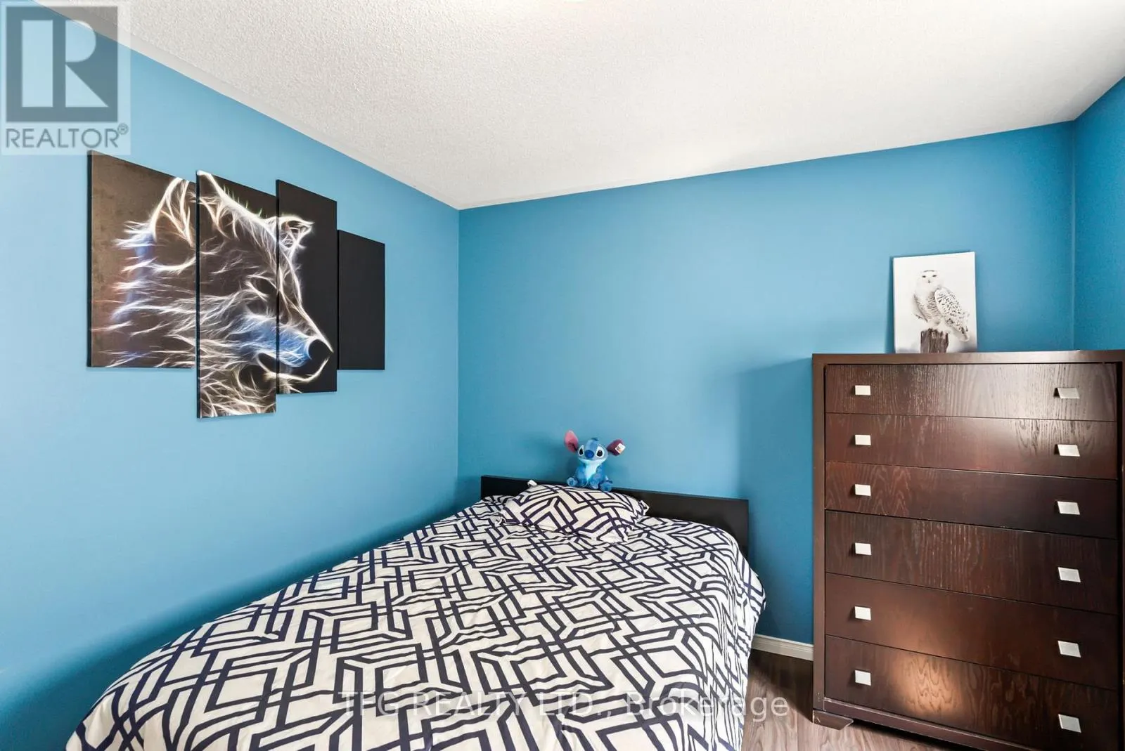 1187 ASHGROVE CRESCENT