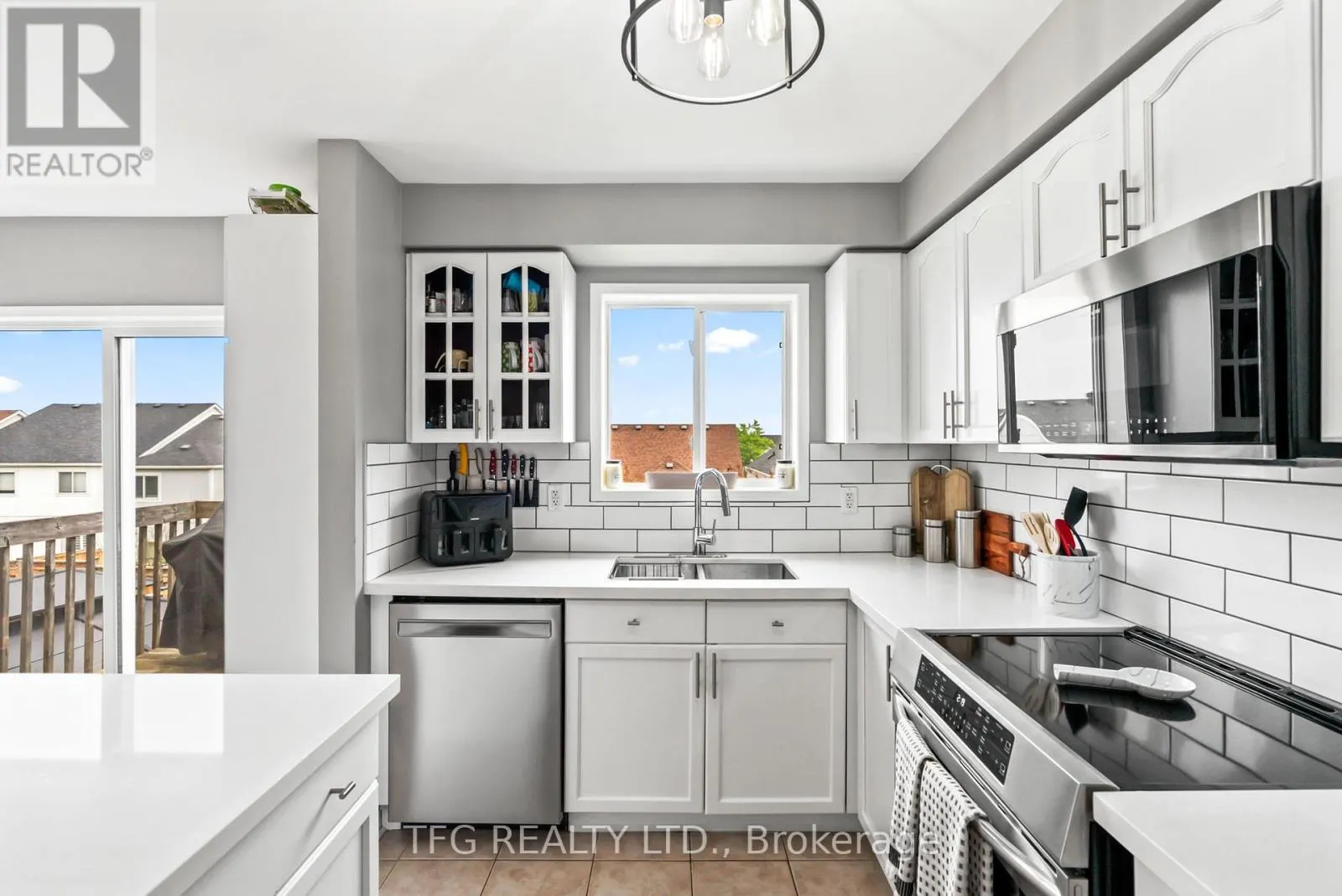 1187 ASHGROVE CRESCENT