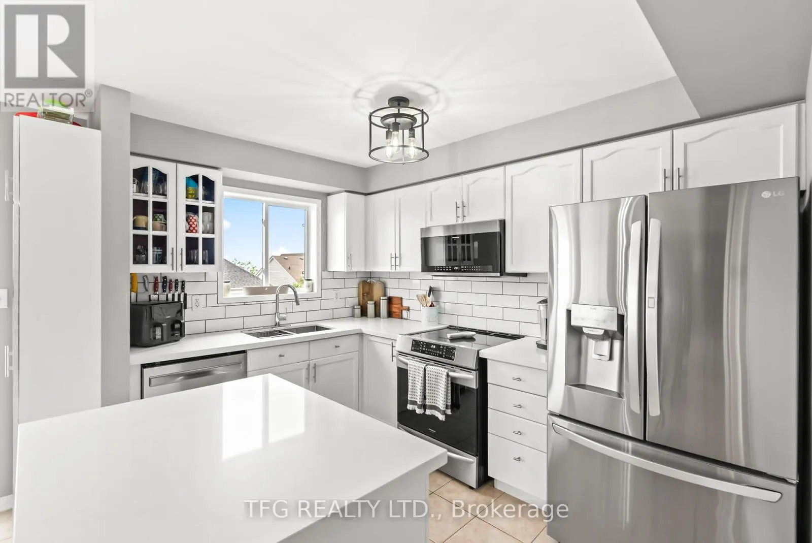 1187 ASHGROVE CRESCENT