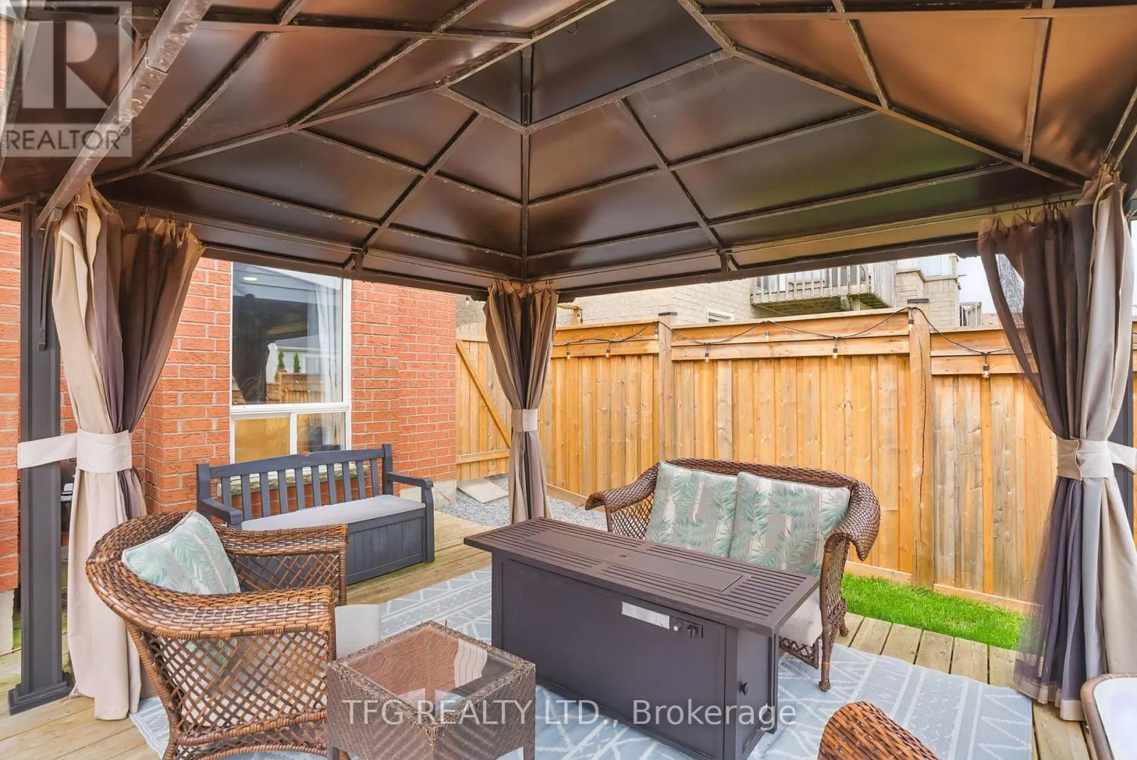 1187 ASHGROVE CRESCENT