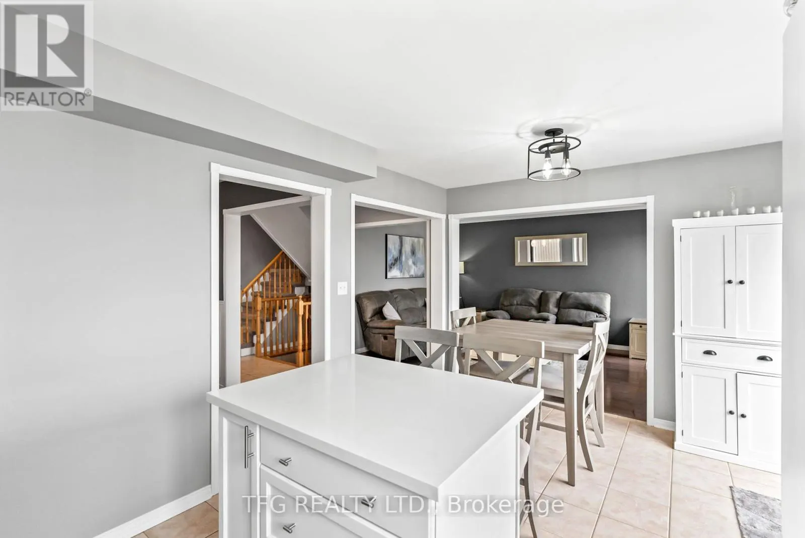 1187 ASHGROVE CRESCENT