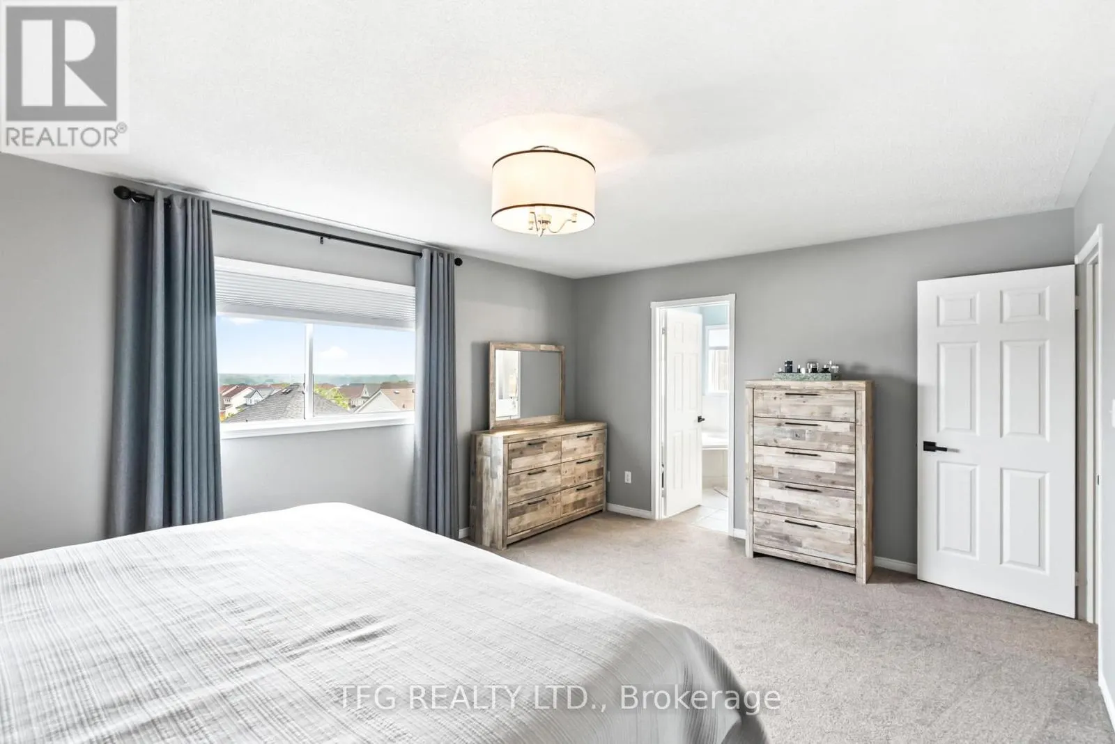 1187 ASHGROVE CRESCENT