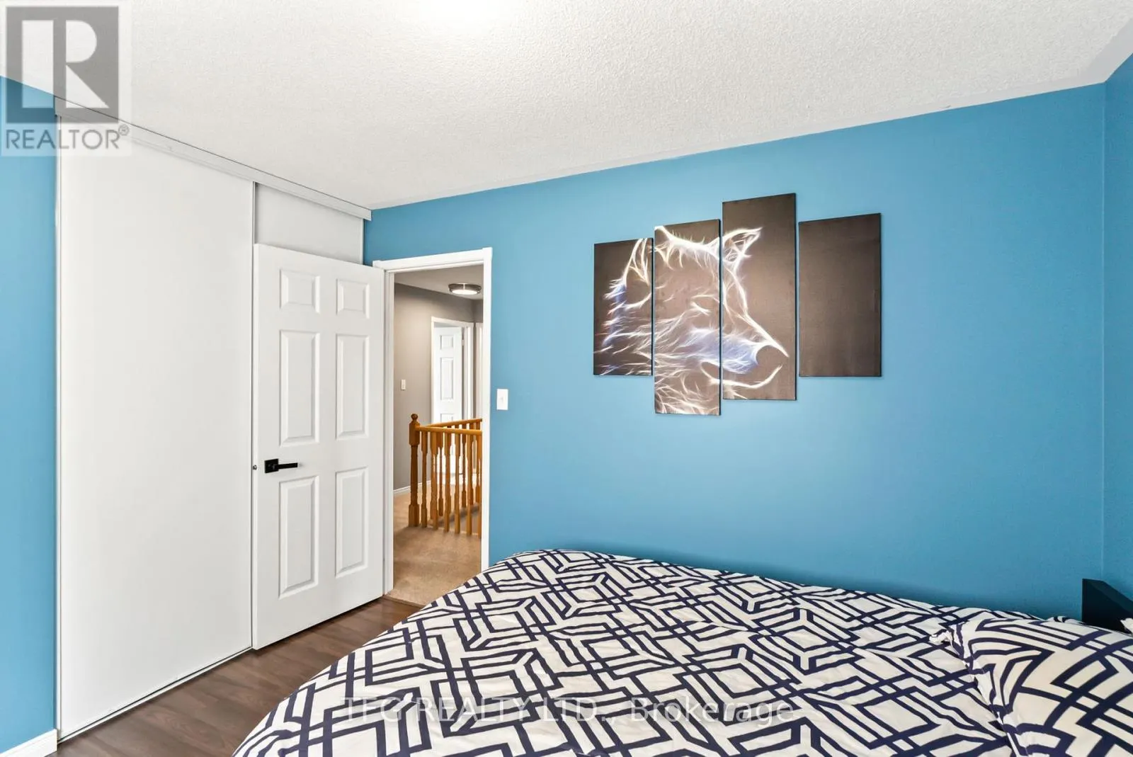 1187 ASHGROVE CRESCENT