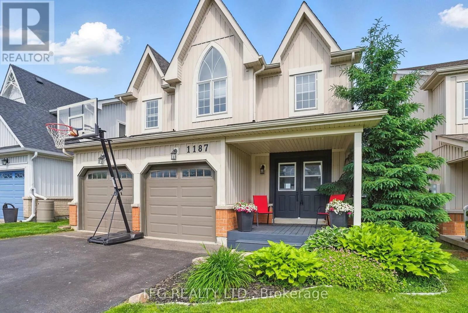 1187 ASHGROVE CRESCENT