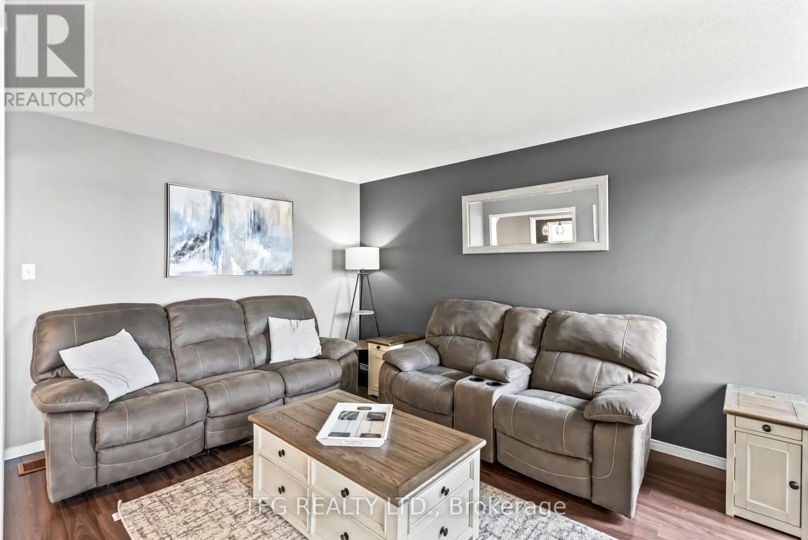 1187 ASHGROVE CRESCENT