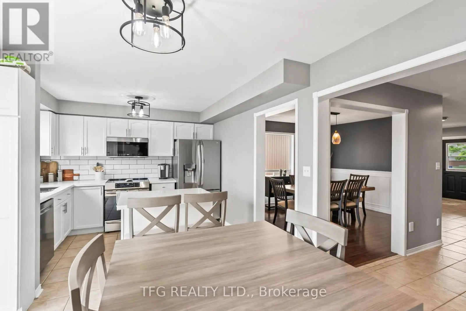 1187 ASHGROVE CRESCENT