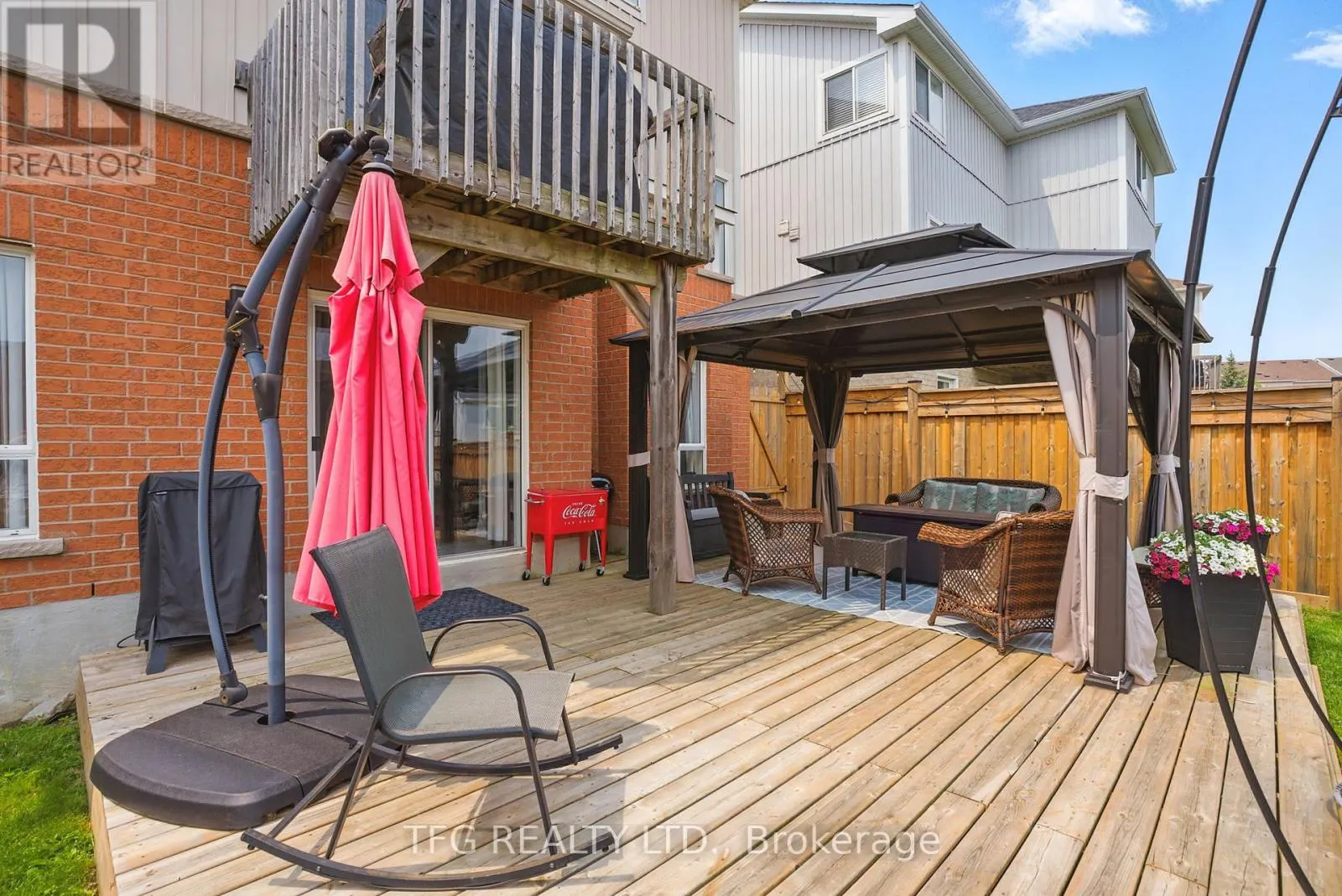 1187 ASHGROVE CRESCENT