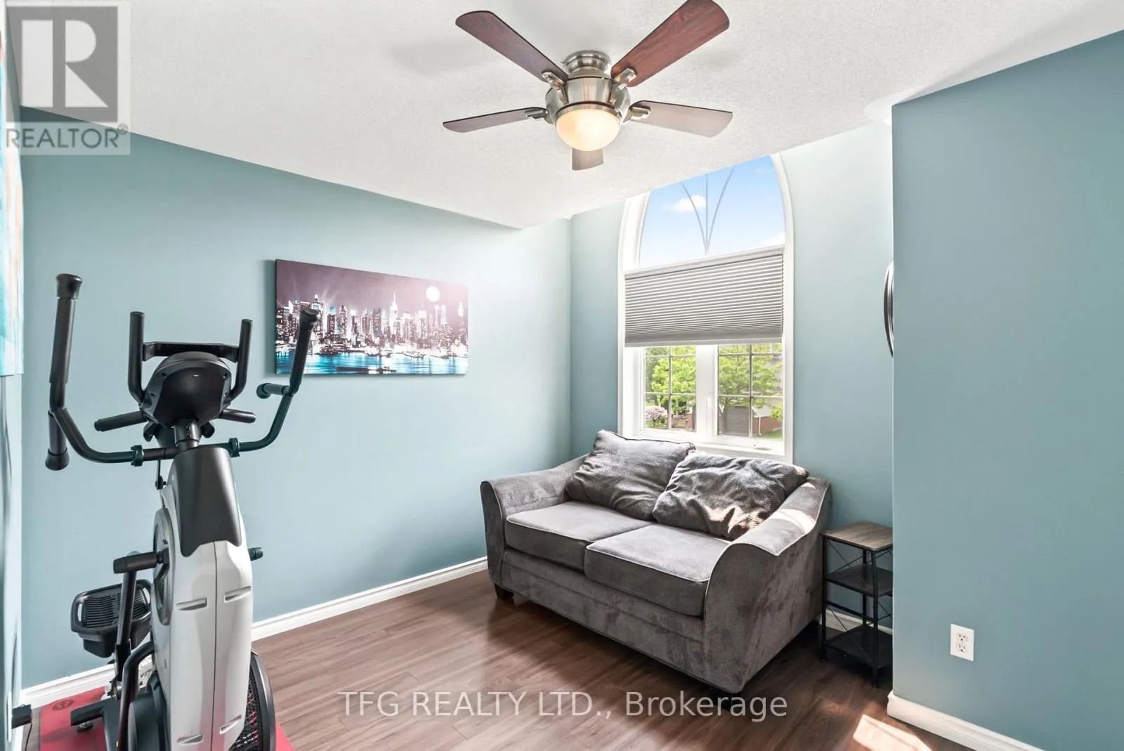 1187 ASHGROVE CRESCENT