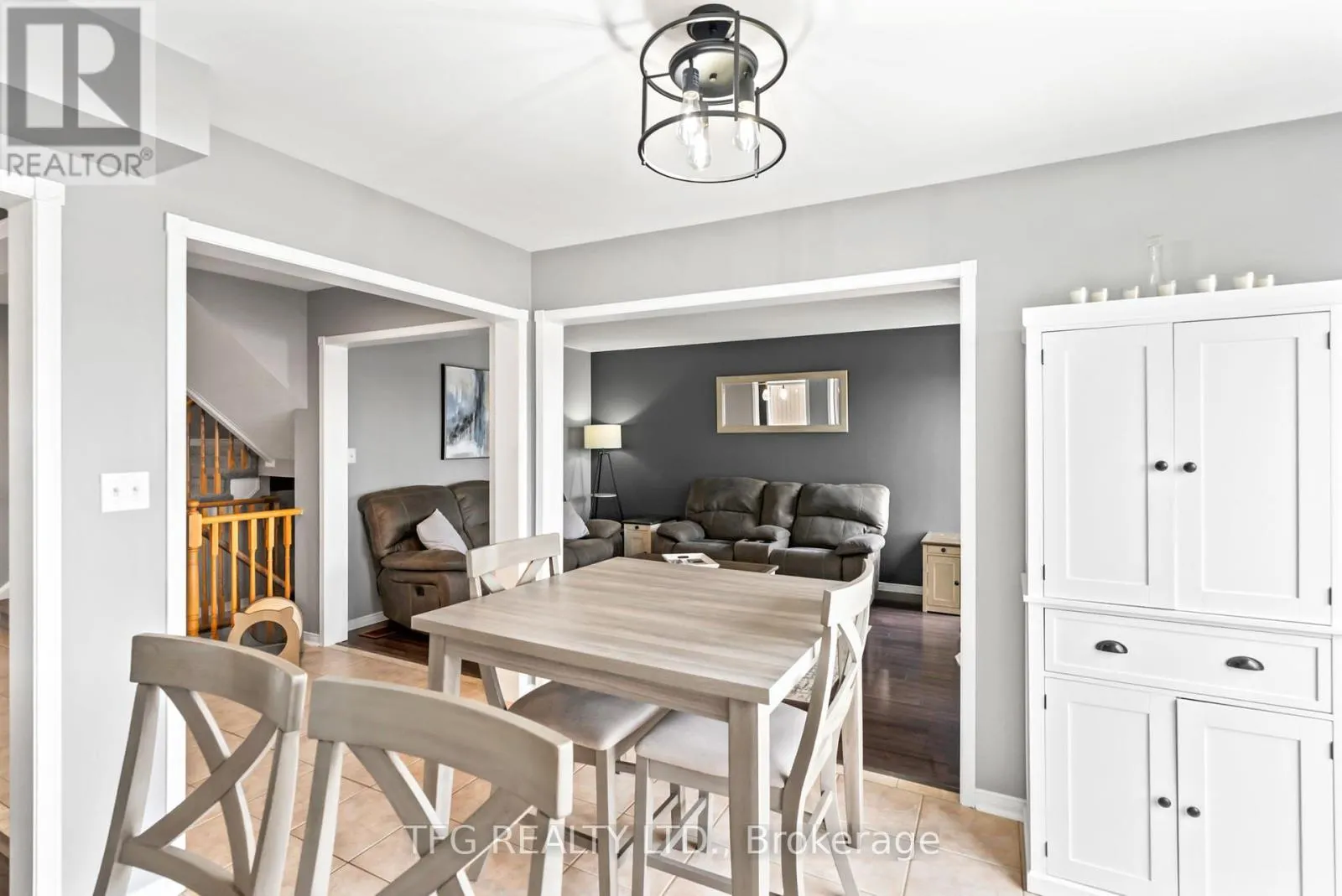 1187 ASHGROVE CRESCENT