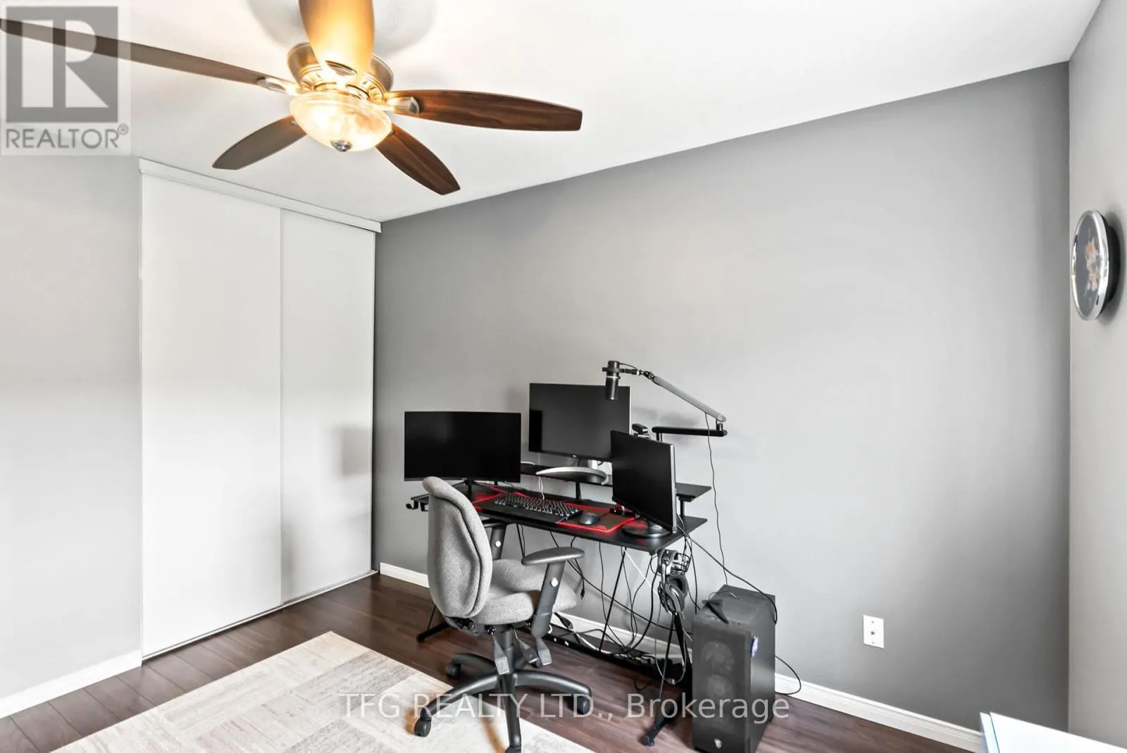 1187 ASHGROVE CRESCENT